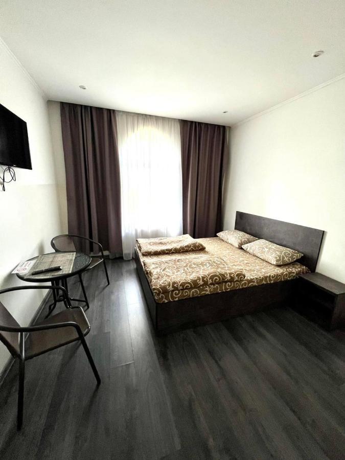 Нові Апартаменти 83 Ivano-Frankivsk Esterno foto